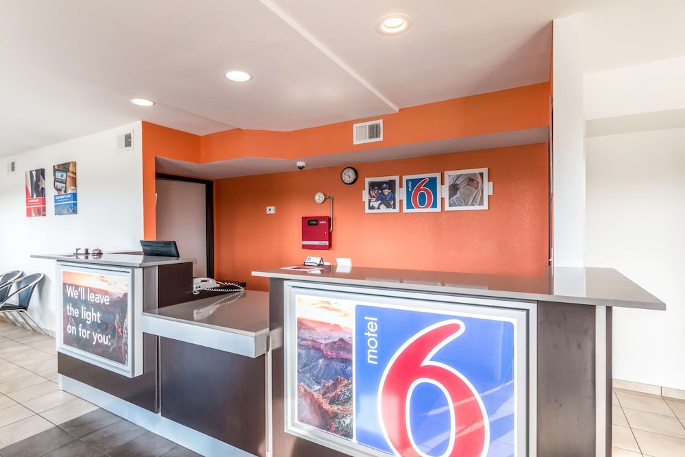 Motel 6 San Antonio, TX - South WW White Rd - Image 3