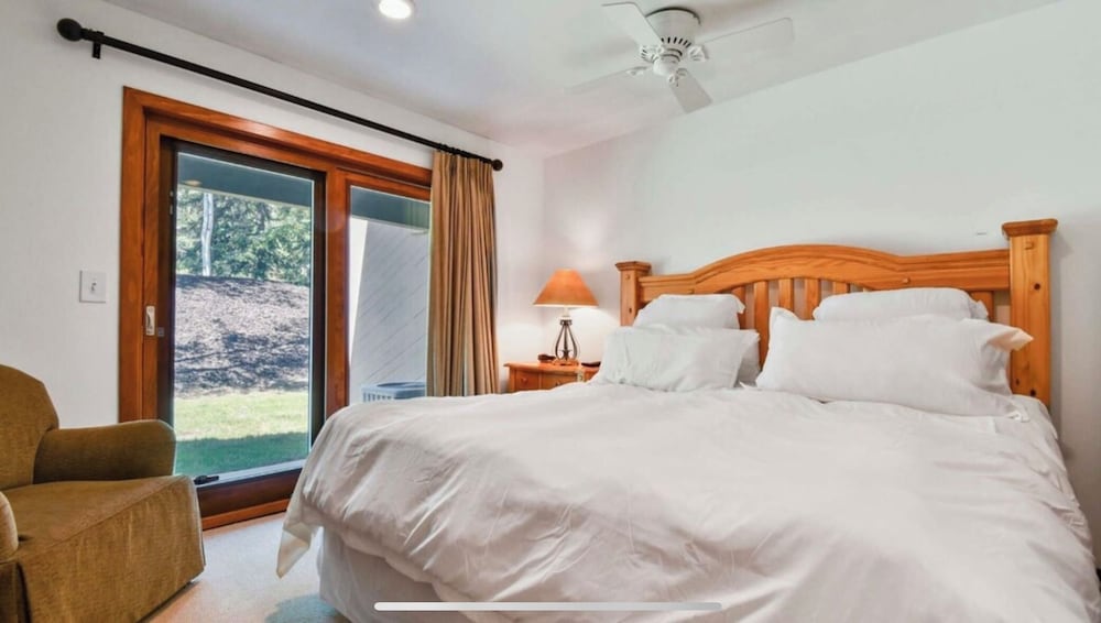 Lakeside by Luxury Mountain Destinations