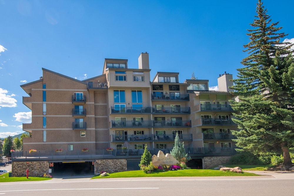 Vantage Point 112 2 Bedroom Condo by RedAwning
