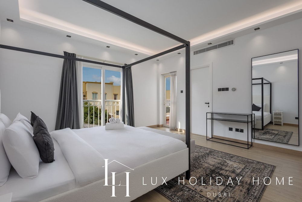 LUX The Serene Springs Villa