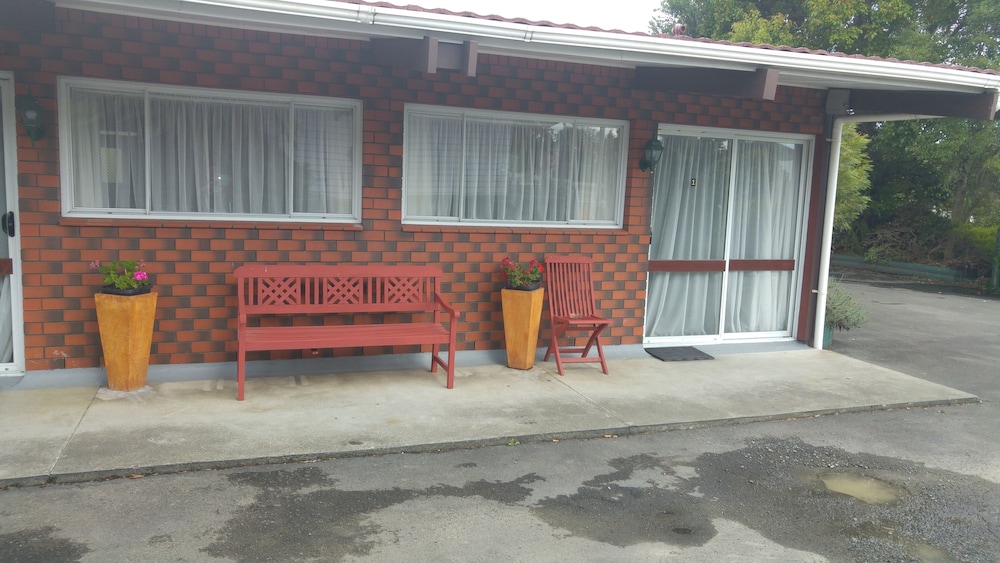 Redwood Lodge Motel
