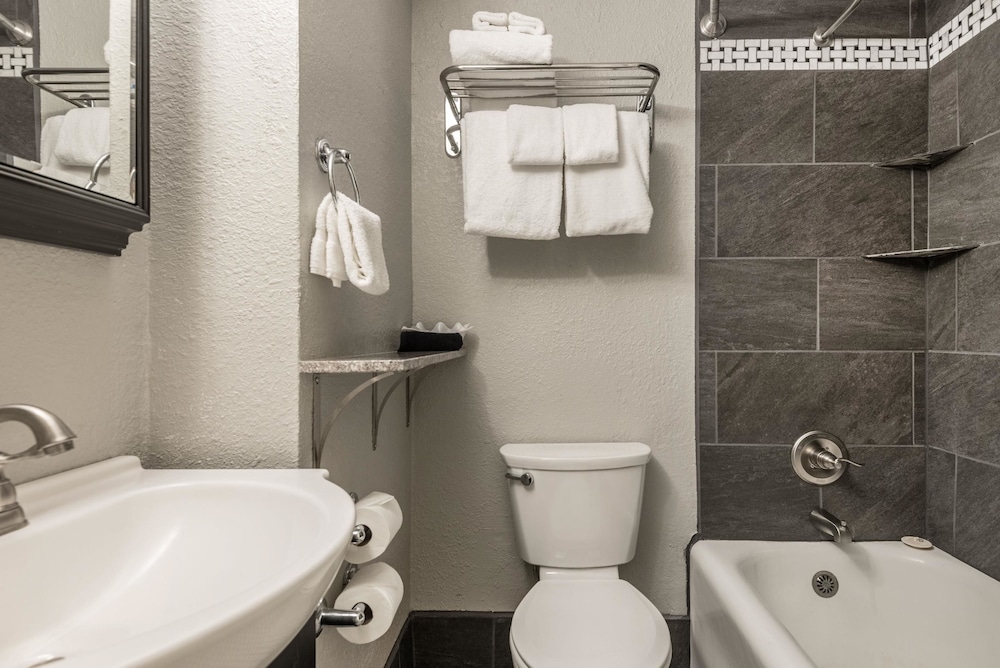 Sedalia Vacations - Hotel Bothwell Sedalia Central District, Ascend Hotel Collection - Property Image 10