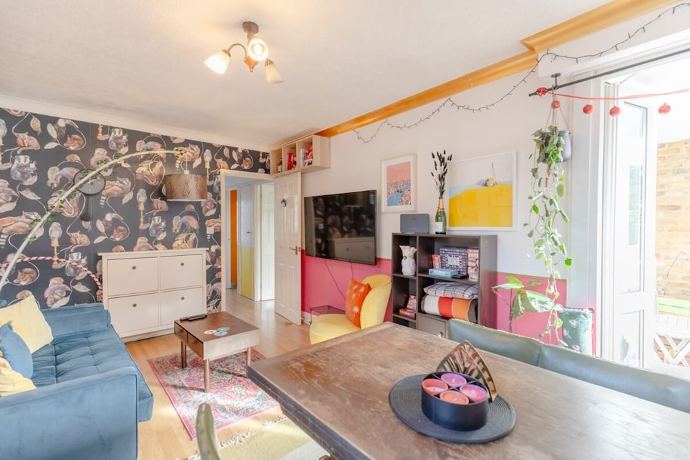 Vibrant 1BD Flat - 8 Mins to Dalston, Hackney!