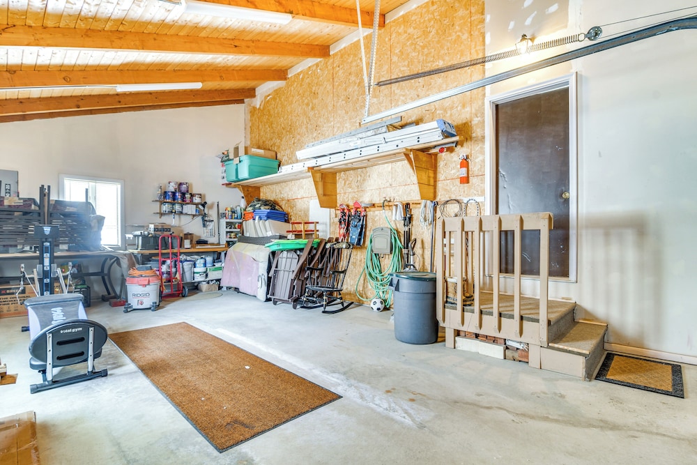 Ski, Game & Grill: Family Retreat in Glen