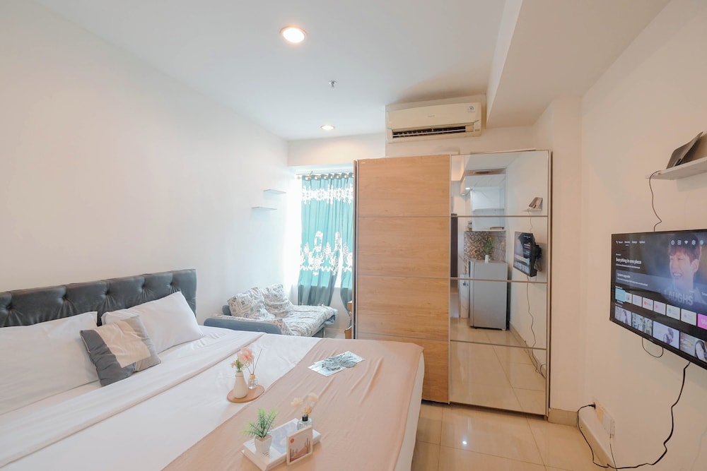 Neutral Studio Room At Grand Kamala Lagoon Apartment