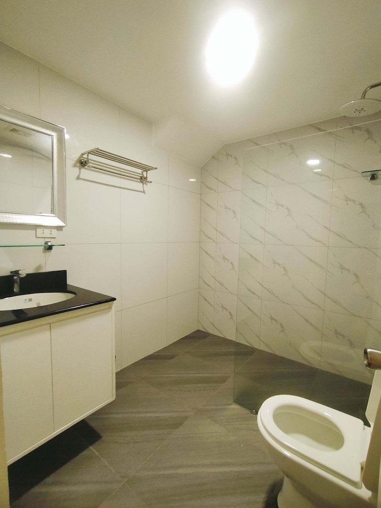 Kandi Suites 2BR with private Jacuzzi
