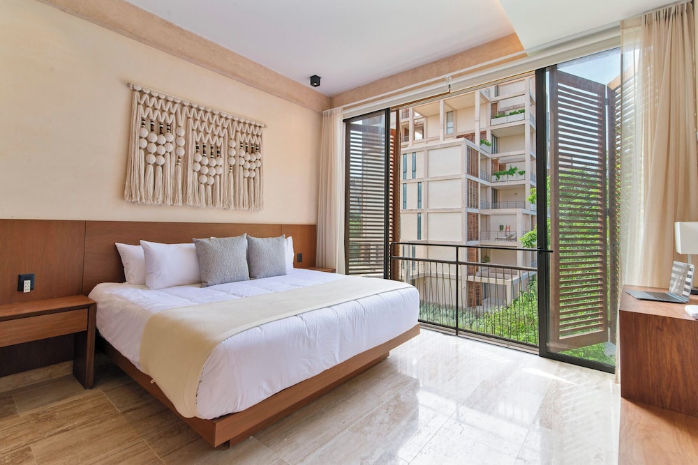 Corasol Modern Apt with Terrace
