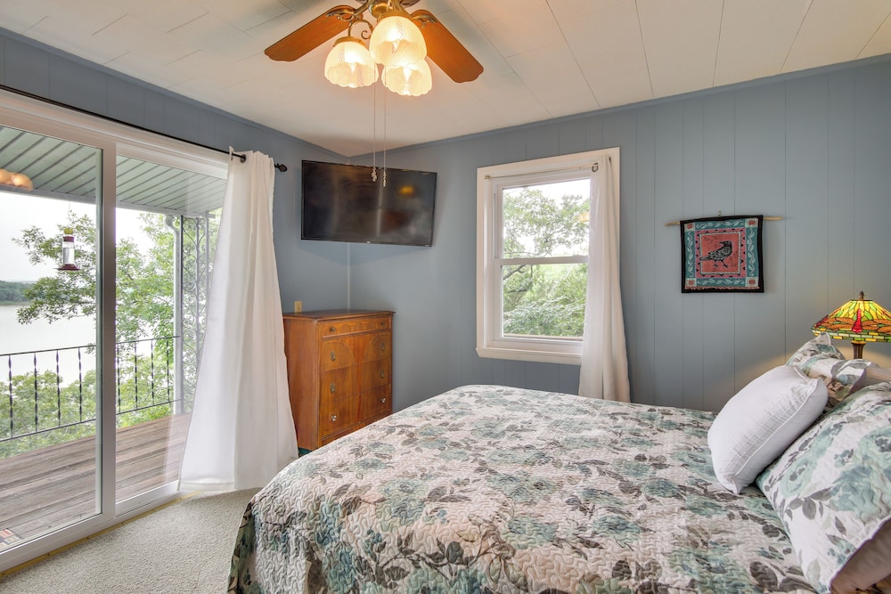 McAlester Vacations - Lakefront Canadian Gem: Hot Tub, Decks  Grills - Property Image 5