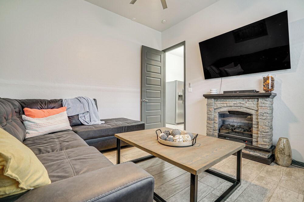 Near Casino & Shops: Cozy Apt in West El Paso!