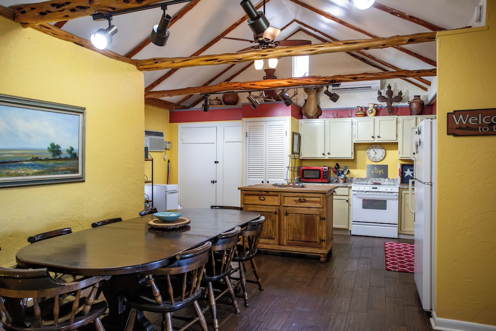 Hill Country Retreat 2 Bedroom 2 Bath