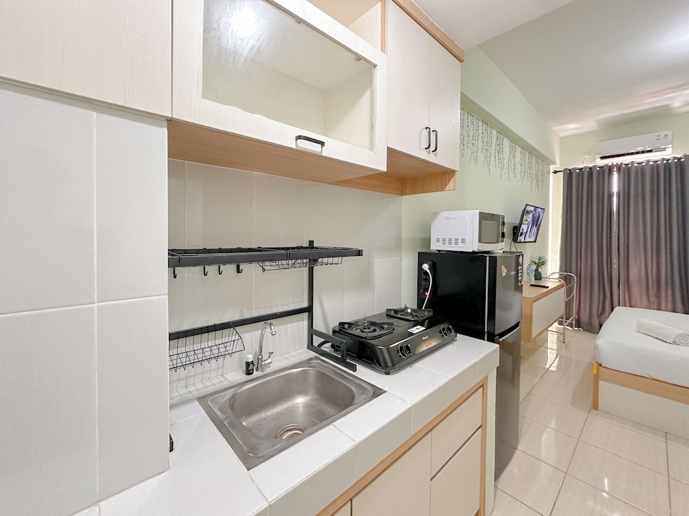 Stunning Comfy Studio Apartment Near Merr At Bale Hinggil