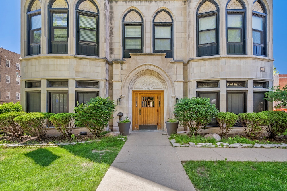 Modern 1BR - Kenwood 501