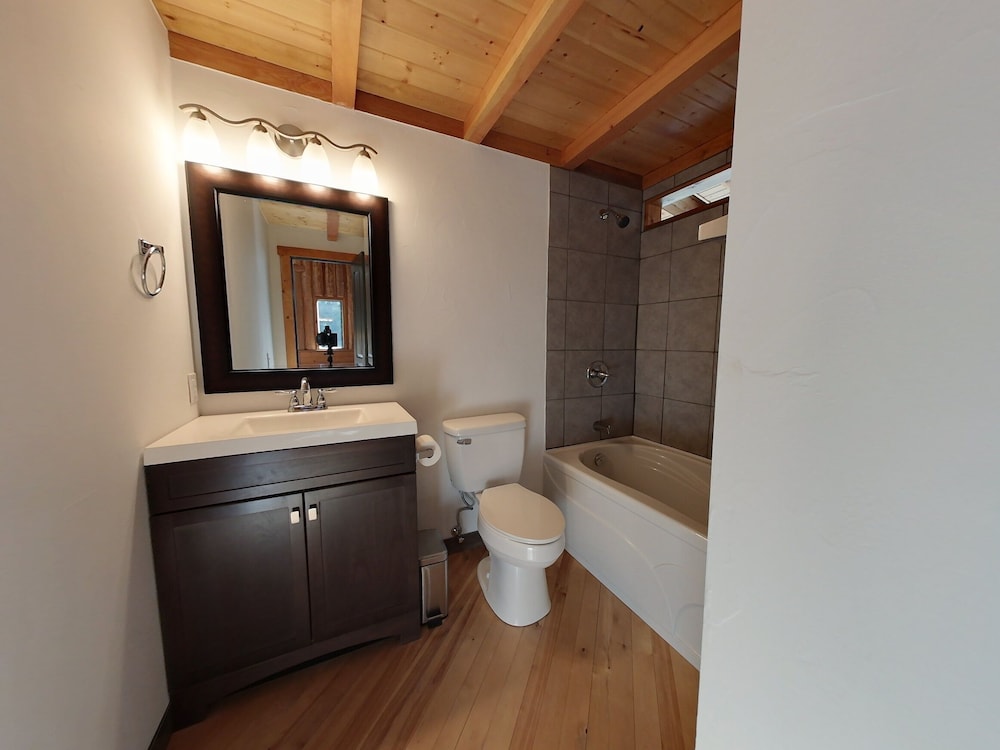 New Denver Lodge 8