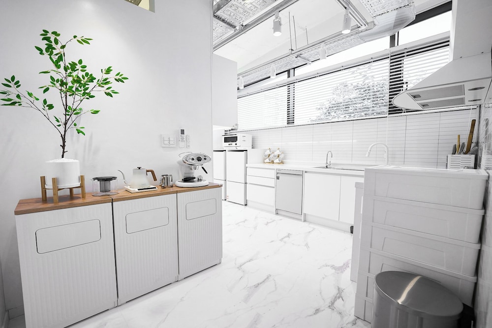 B9 Tailor Serviced Home near Hongik Univ