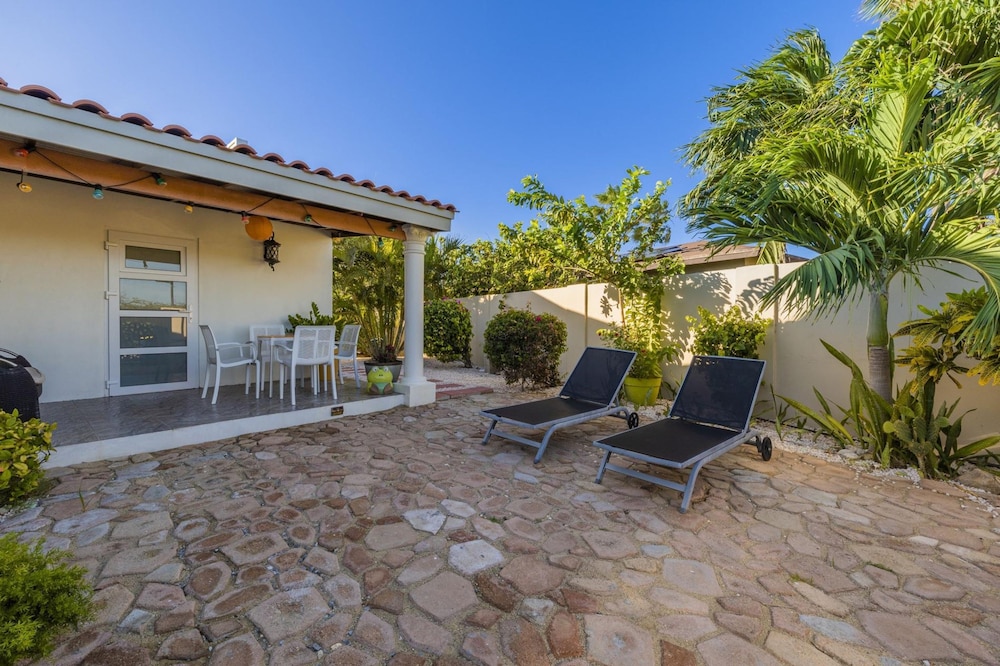 Charming Cozy Studio With Patio Near the Beach