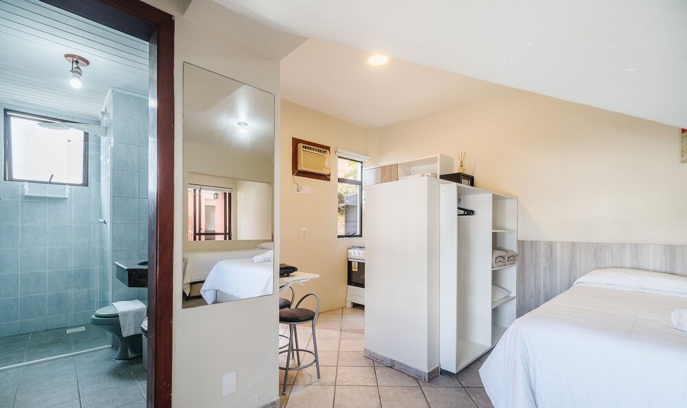 JOFs Apartamentos c Piscina e Vista Mar