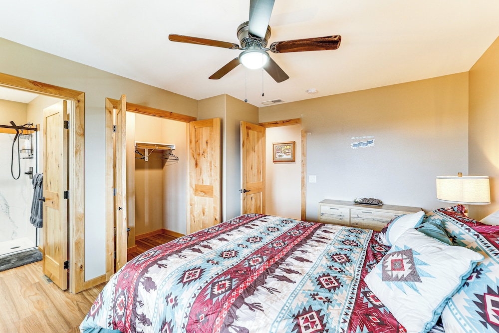 Wraparound Deck: Newly Built Home in Grangeville!