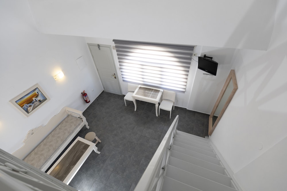 Erato Apartments