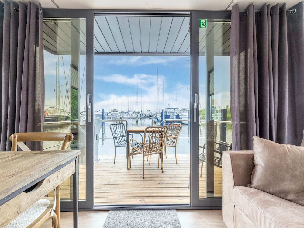 Luxury Houseboat in Volendam Marina, photo 11