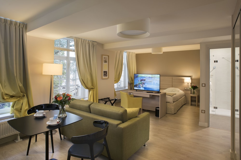 Manoir Le Carillon dOr view 2