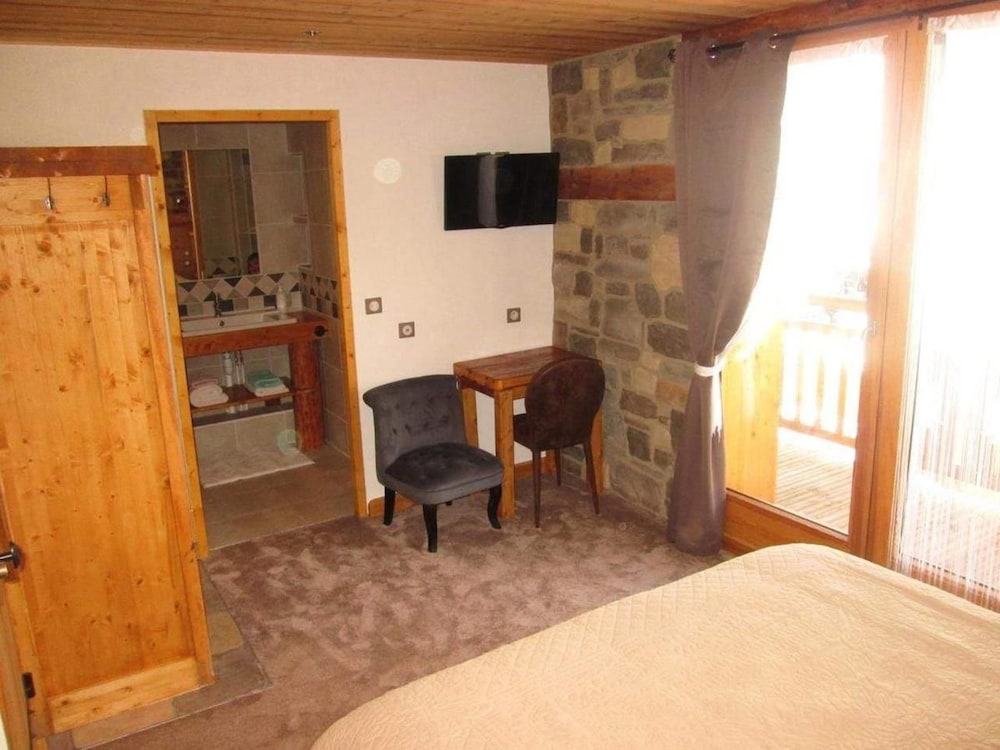 Photo 12