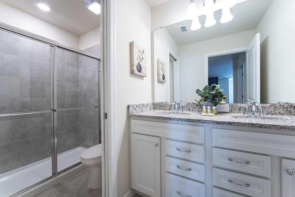Amazing 8BR Villa by Disney Pool Theater