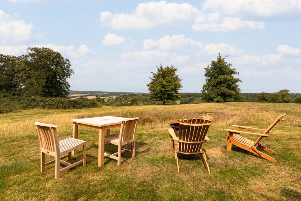 Drovers Hill at Stonor - Redwood - Shepherds hut