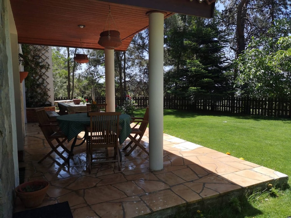 Villa Enriette - Panoramic Mountain Retreat in Pano Platres, Cyprus