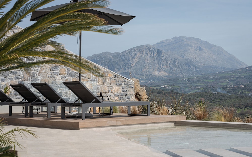 Neromai Cave Luxury Villas