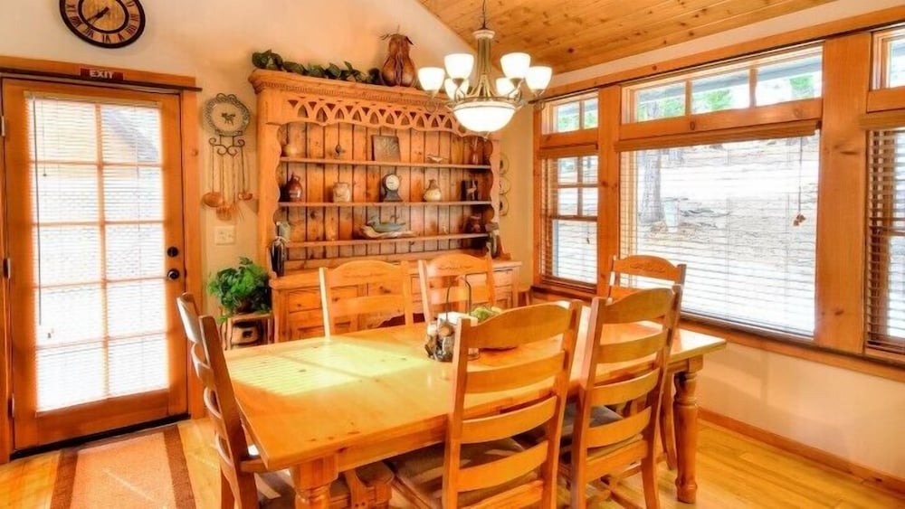 Scenic Wonder Creek Cabin 3 Bedroom loft view 5