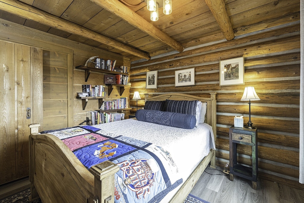 Broadmeadow Cabin - Pet Friendly - Hiking Snowshoeing Ski - Near Allenspark - Estes Park 3 Bedroom Cabin by RedAwning view 5