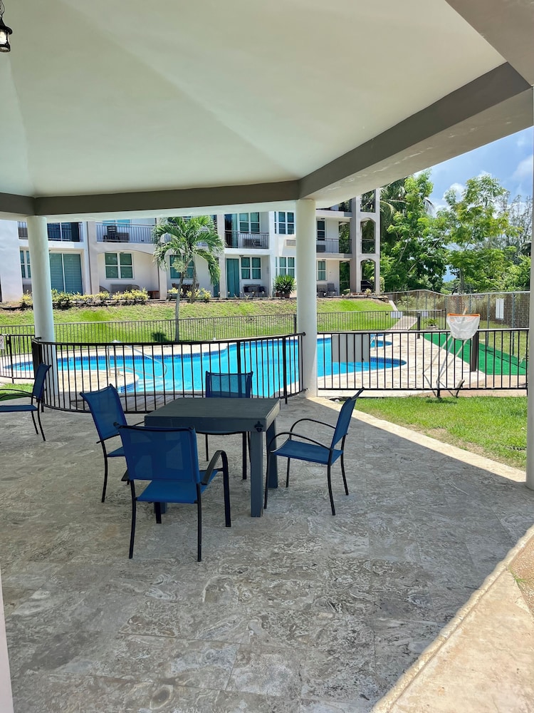 2 Bedroom Condo Pool and Beach Access