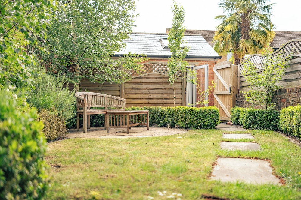 Stylish Townhouse Annexe Cheltenham