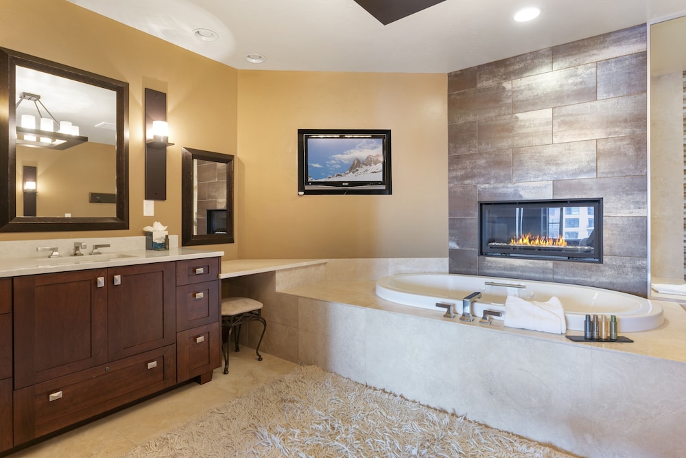Flagstaff Lodge at Deer Valley Resort - Three Bedroom Residence #302 3 Condo