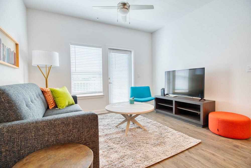 Grand Two Bedroom Two Bathroom Apartment with Balcony by The Scholar