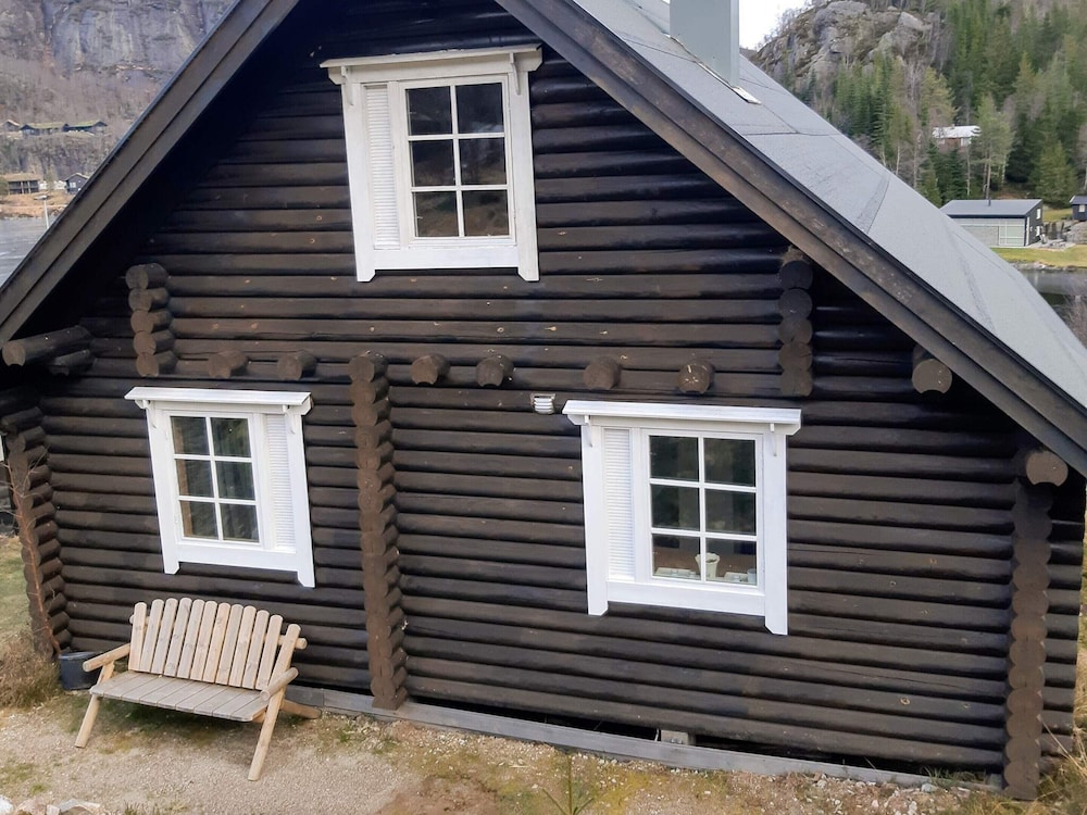 6 Person Holiday Home in Tjorhom