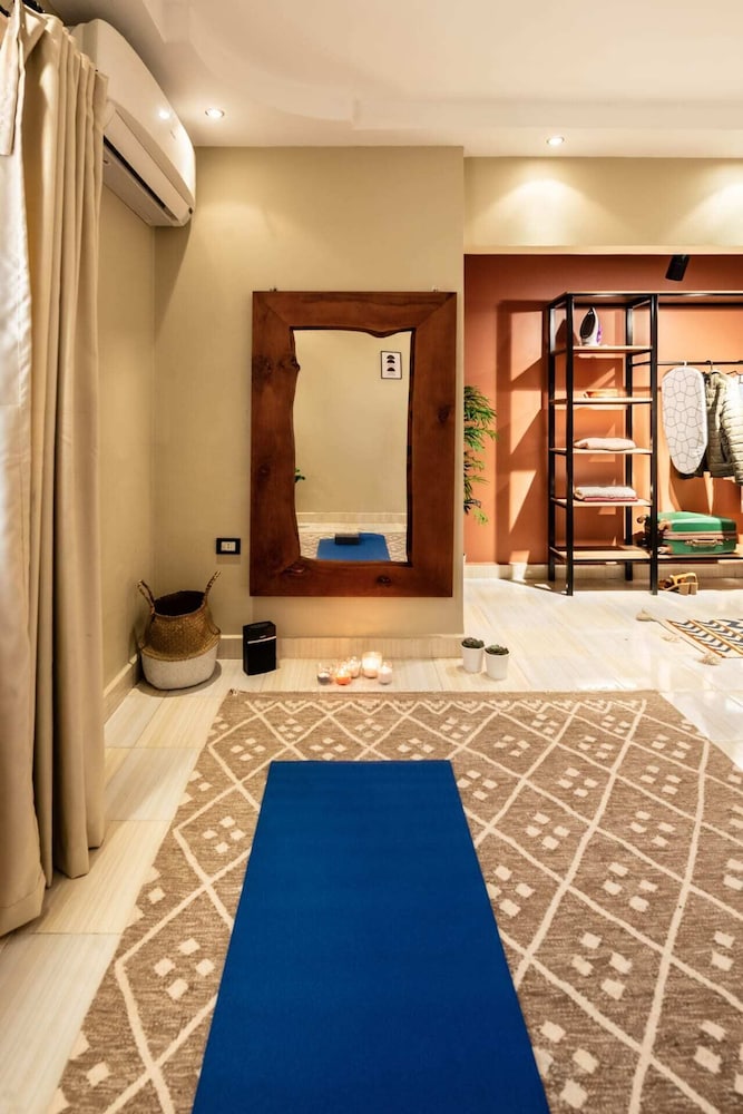 Xuru Stays I Play Foosball & Do Yoga - 1 BR Apt. 5 Min To Airport