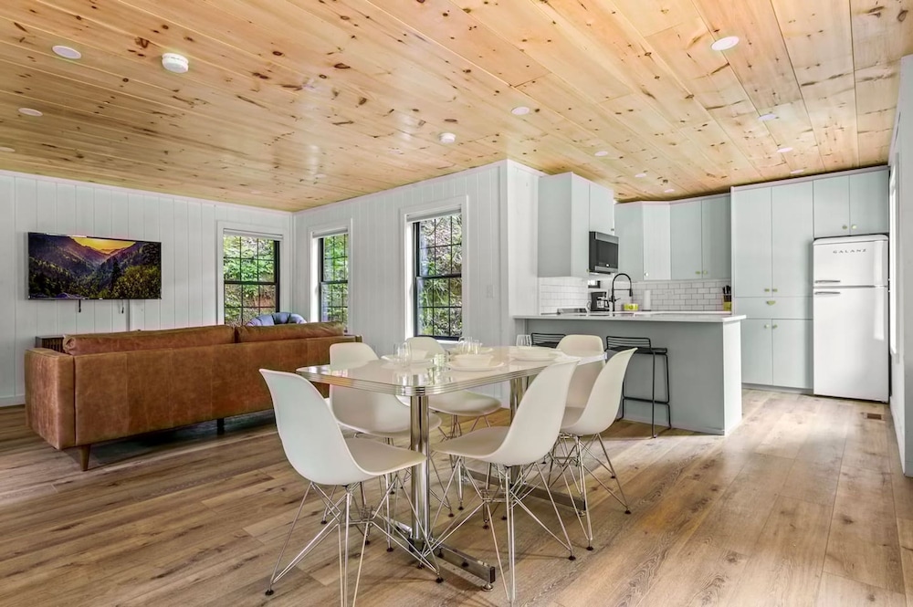 Group Getaway Modern Cabins Sleep 16 Gatlinburg