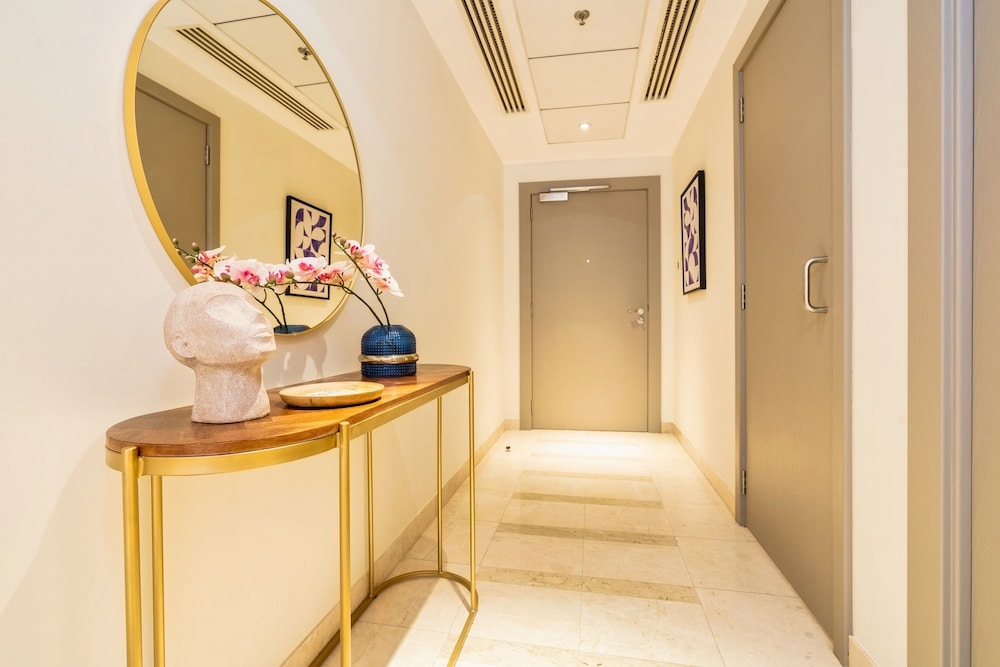 Luxurious 1B With Opera & fountains views