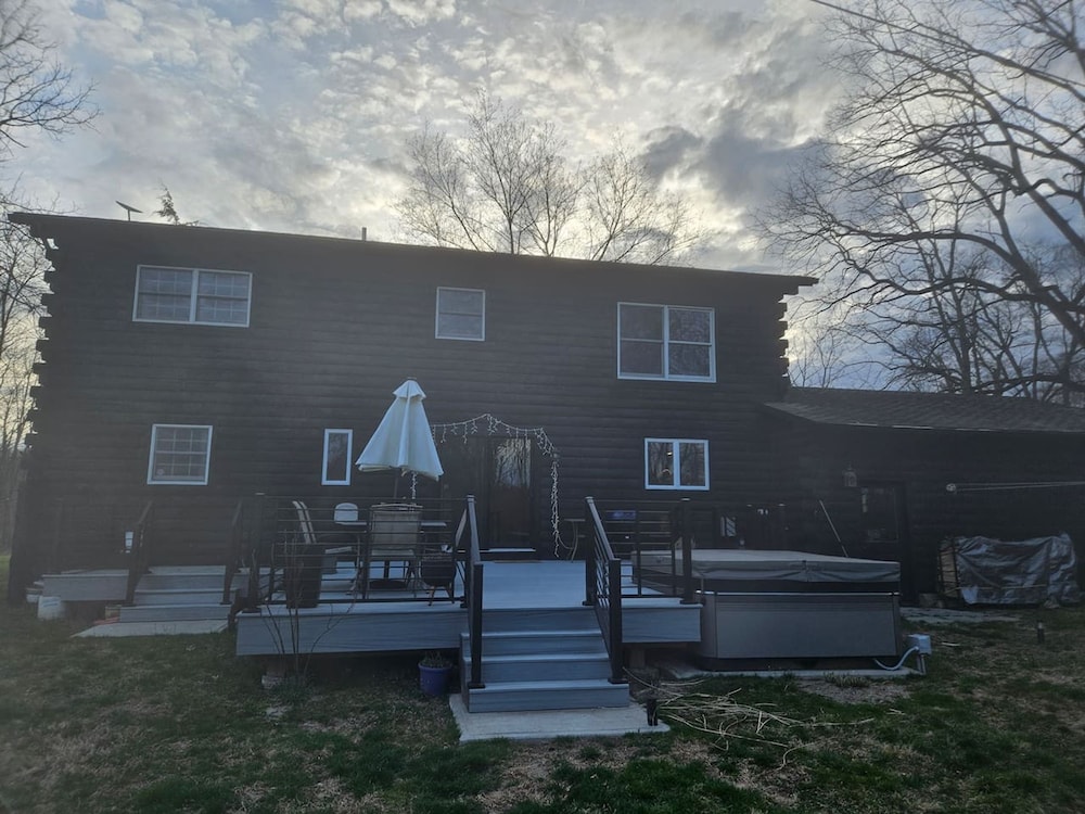 Rustic Modern Cabin w Hot Tub 1 5 hrs From NYC