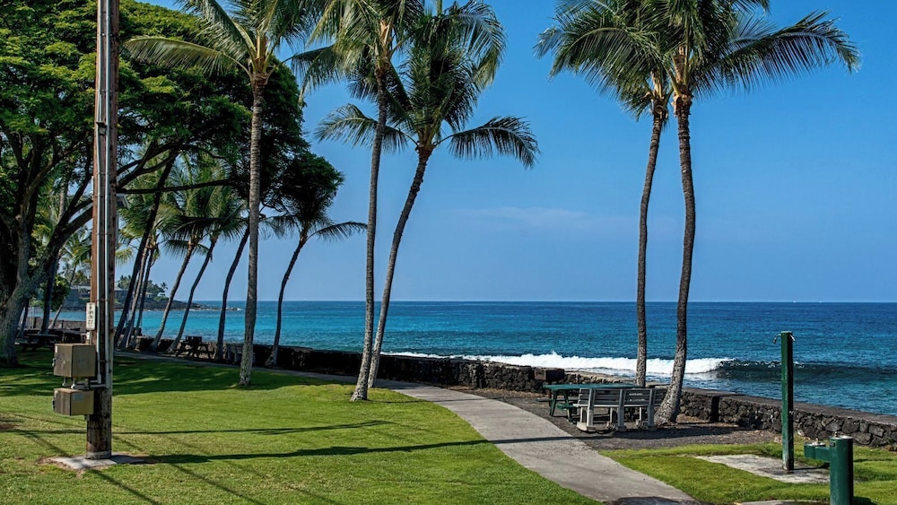 Condo With Central AC - Partial Ocean View - Concierge - Near Magic Sands Beach - Vrkcv