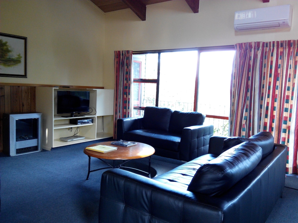 Larchwood Motel