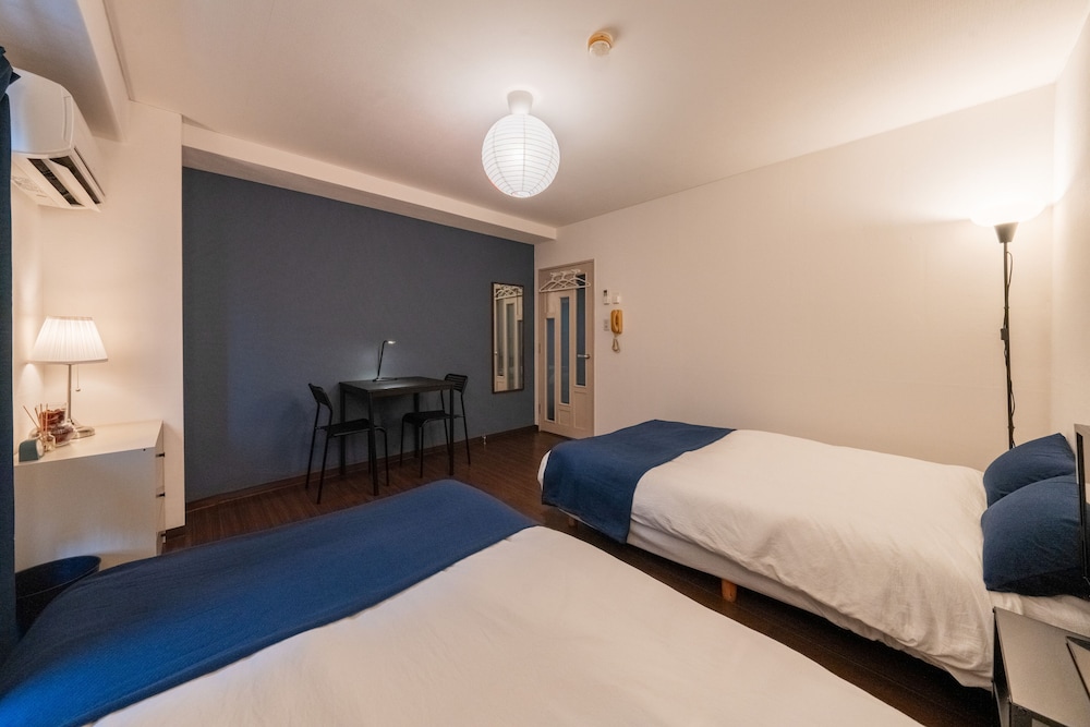 Namba West 5 connecting room