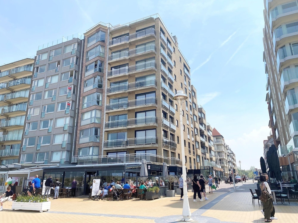 Apartment in Nieuwpoort With Stunning Sea Views