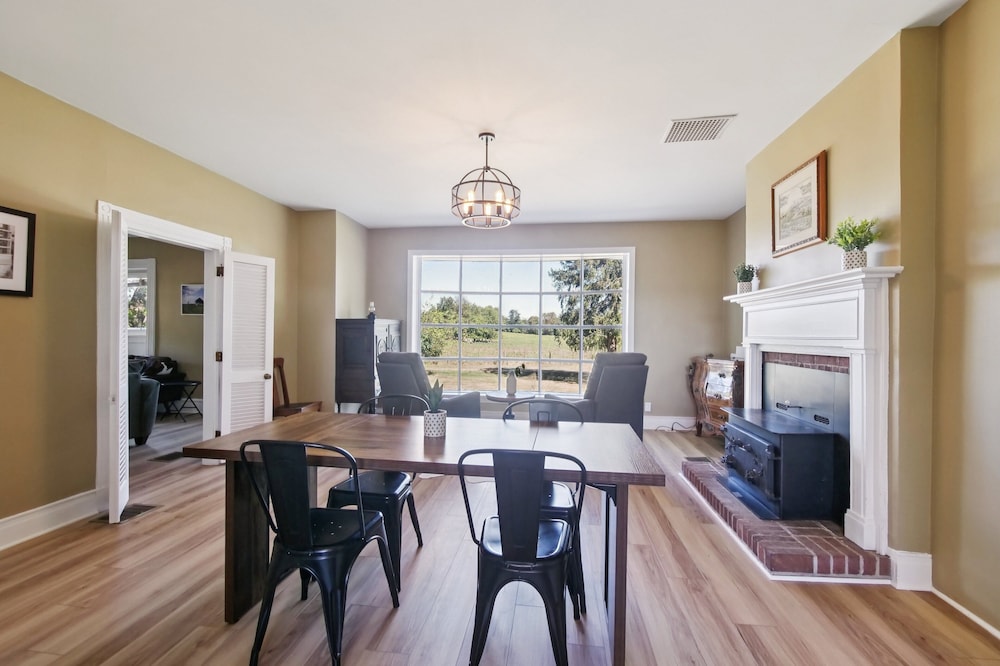Peaceful Retreat With Scenic Surroundings 4 Bedroom Home