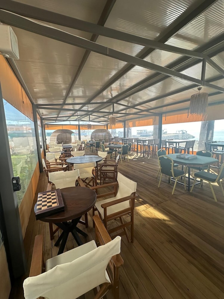 Grand Cennet Beach Hotel