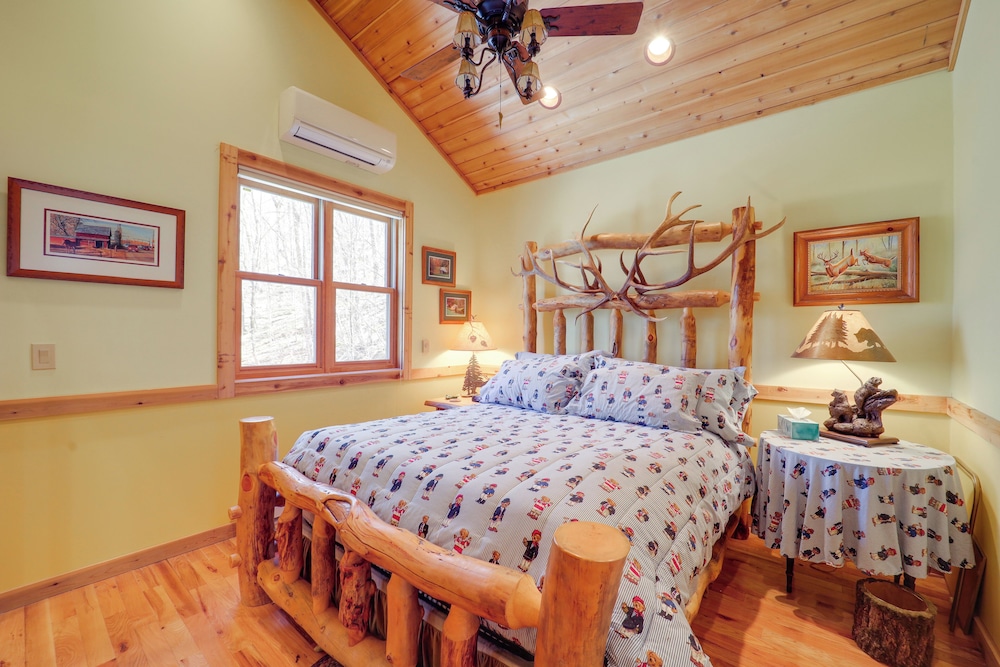 2 Mi to Beech Mtn Slopes! Cozy Couples Retreat