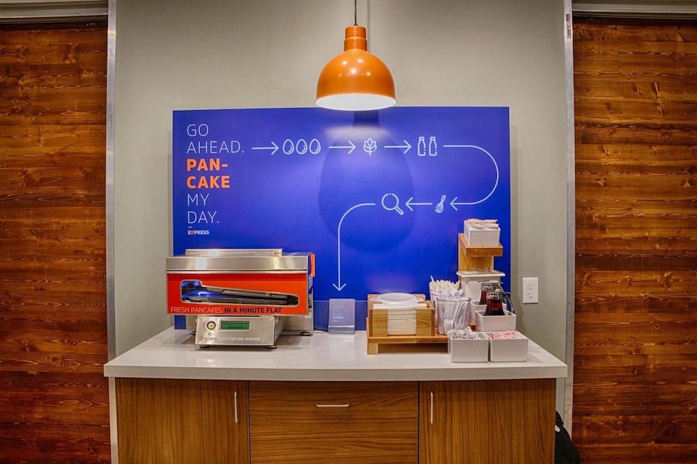 Hayward Vacations - Holiday Inn Express  Suites Hayward - Castro Valley - Property Image 1