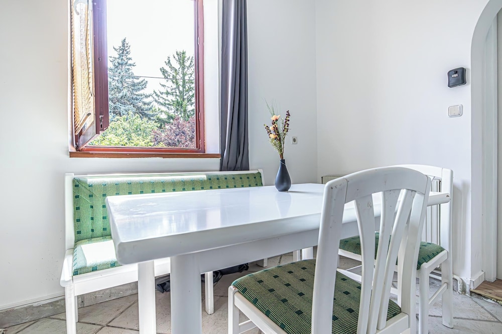 Cozy House Terrace &Garden Sleeps 34