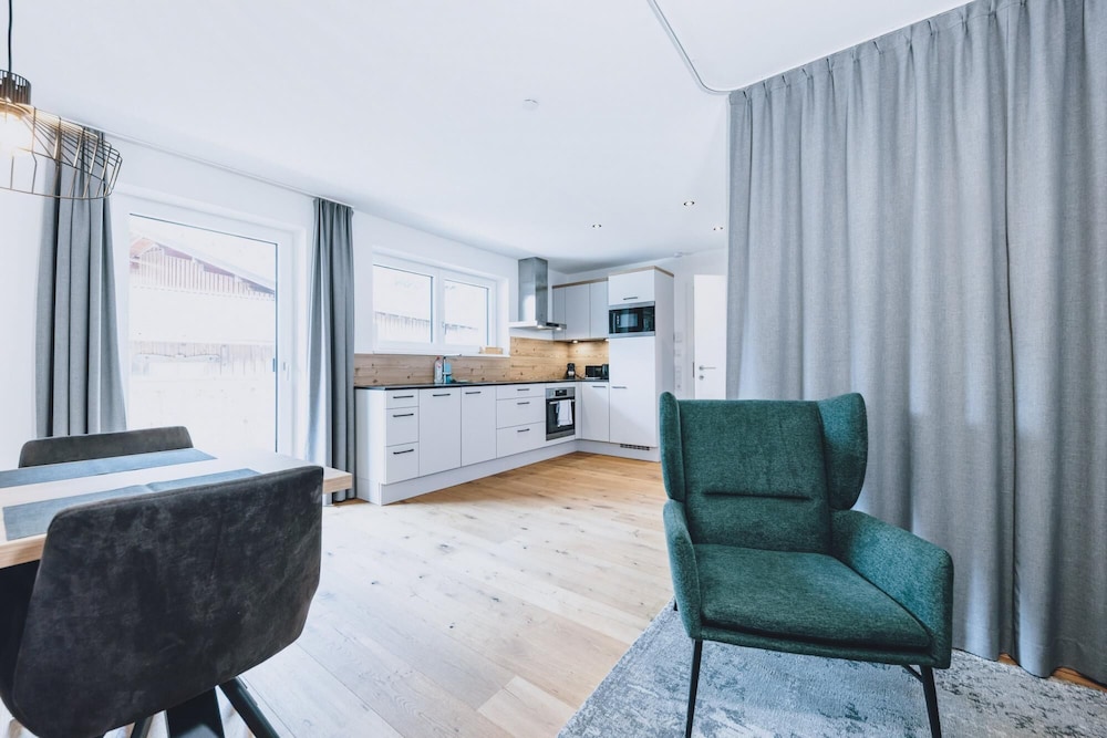M1 - Balcony Apartment 4